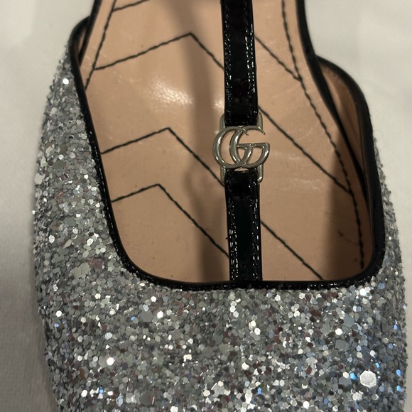 Gucci Silver Glitter Flats with Black Straps - Picture 3 of 7